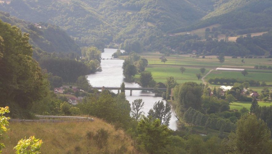 La belle vallée du Lot au niveau de Livinhac-le-Haut.