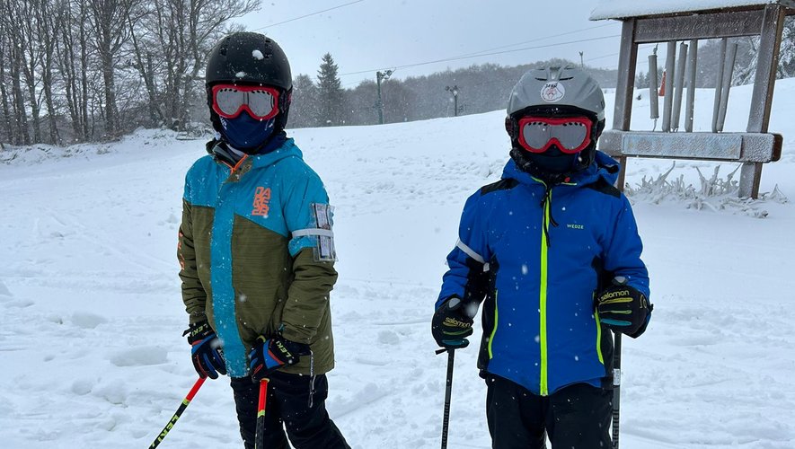 Les premiers skieurs issus des écoles de ski ont profité des premières chutes de neige à Laguiole.