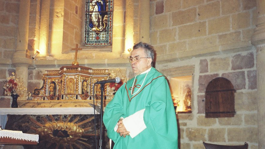 Le Père Amalric lors de sa dernière messe en l’église de Coubisou.