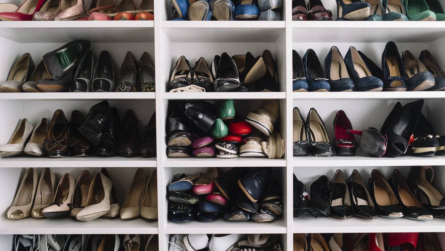 Offrir une paire de chaussure à son partenaire pourrait être un mauvais présage, selon la théorie de la chaussure.