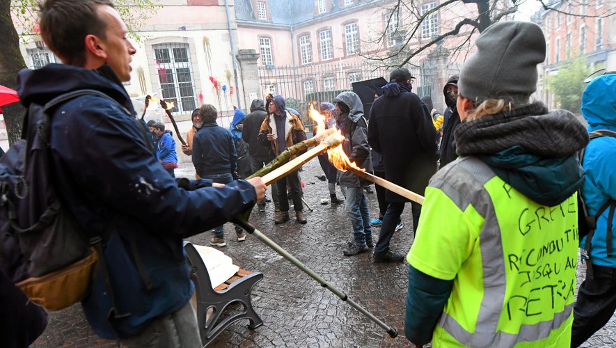 Les jets de peinture et d’œufs sur la préfecture s’étaient déroulés le 14 avril dernier à Rodez,  lors d’une manifestation non déclarée en marge de celle contre la réforme des retraites.