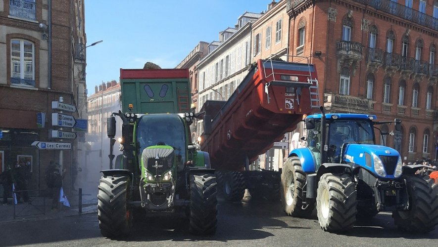 Après avoir fondu sur Toulouse, les tracteurs vont bloquer les autoroutes d'Occitanie, ce jeudi.