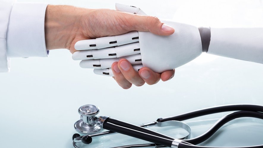 L'intelligence artificielle générative pourrait révolutionner les soins de santé, mais l'OMS estime qu'il faut faire plus attention aux risques.