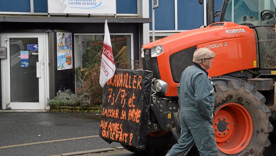 Les agriculteurs aveyronnais ont déjà manifesté deux fois devant les locaux de l’entreprise Lactalis, à Onet-le-Château, pour réclamer un prix plus juste payé aux producteurs.