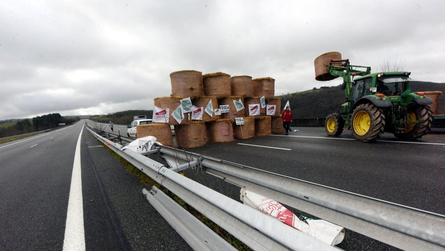 Pour ce huitième jour de mobilisation, de nombreux axes routiers sont bloqués dans toute la France.