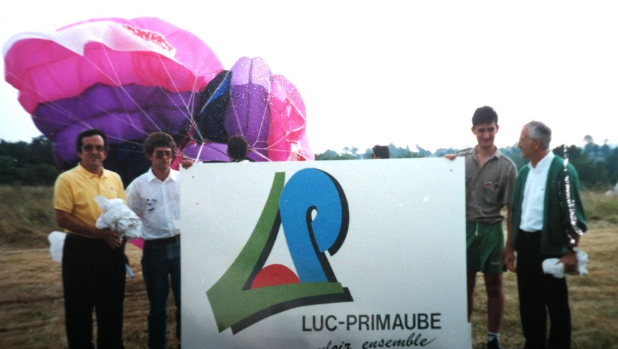 Le 1er logo de la commune dévoilé le 17 juin 1990 lors des festivités de La Primaube.