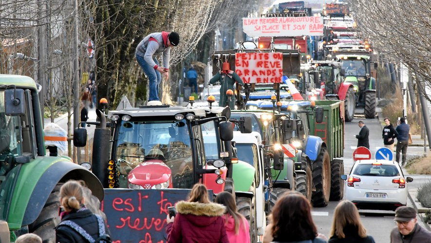 Des dizaines de tracteurs ont défilé dans Rodez.