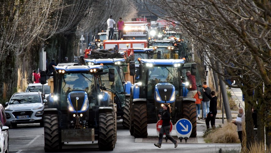 En Aveyron, des mouvements des agriculteurs ici à Rodez vendredi 26 janvier, se poursuivent ce samedi, notamment sur la RN88 et l'A75.
