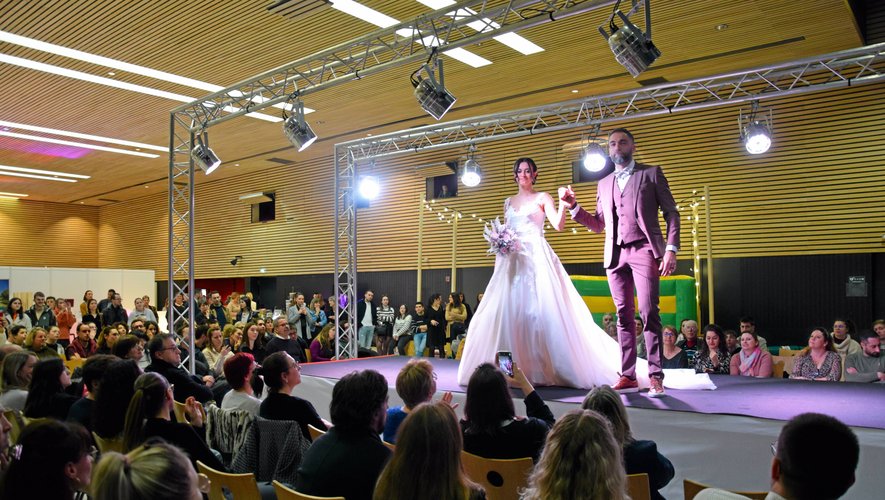 Comme chaque année, le défilé du Salon du" mariage a fait le plein hier au son de "Miss Saxo" !