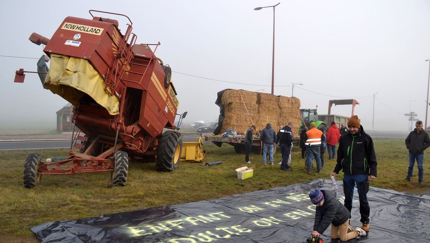 Des agriculteurs du Sud-Aveyron ont rejoint le mouvement national de contestation ce samedi matin.