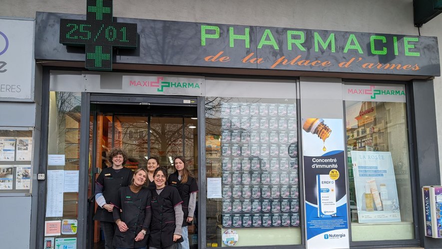 L’équipe de la pharmacie  de la place d’Armes juste avant  sa fermeture.