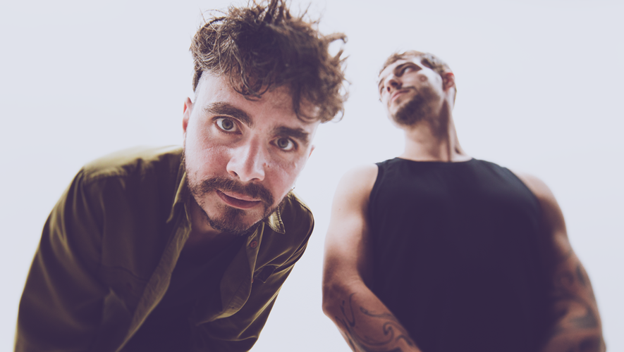 L’Aveyronnais Paulin Courtial (à gauche) et Dimitri Kogane, alias le duo CXK, ont travaillé avec Steve Albini, à Chicago, pour l’enregistrement de leur album, Castèls dins la luna (label Sirventès), dont la sortie est fixée le 29 mars.