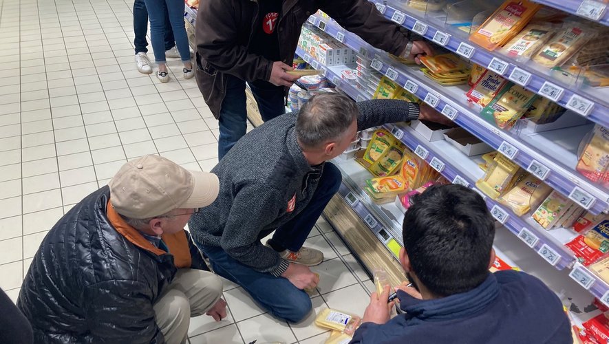 Les agriculteurs ont fait le tour des supermarchés dans le Sud-Aveyron.