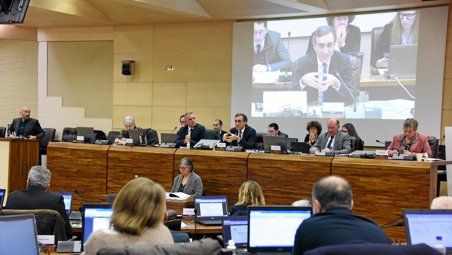 Arnaud Viala a défendu son budget primitif, ce vendredi 2 février, devant les élus départementaux.