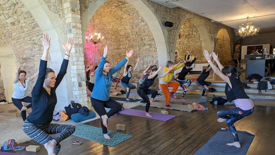 Le yoga sous toutes ses formes est proposé aux participants.