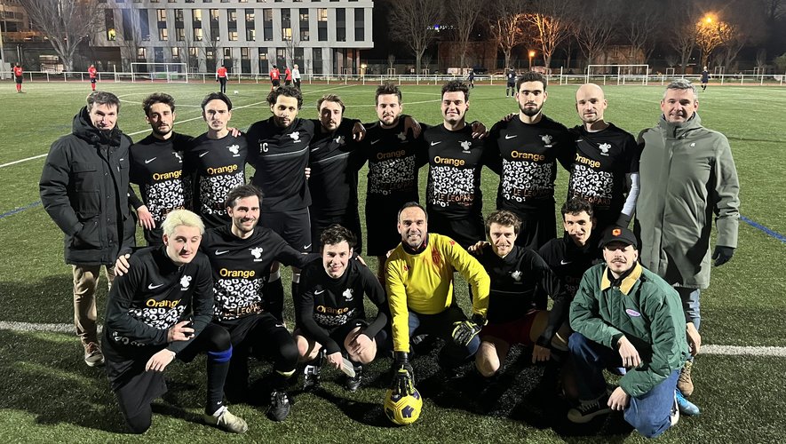 Sous les yeux du président Anthony Chauvet (debout, 1er à gauche), l'équipe de 19h30 de l'Ascap retrouve des couleurs.