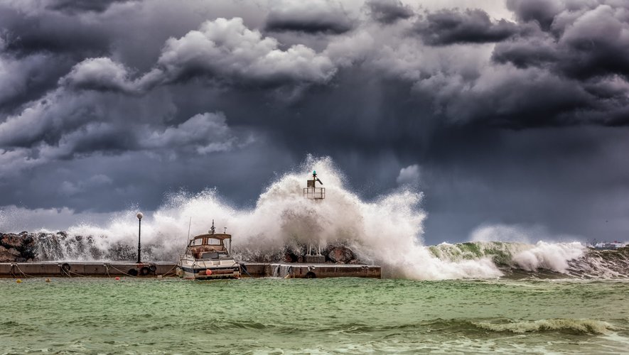 La tempête Karlotta va secouer les côtes françaises et perturber le temps à l'ouest, au nord et au sud du pays.