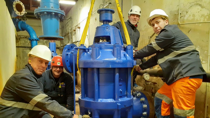 L’équipe d’agents qui a effectué les travaux de mise en placede la pompe rénovée : Laurent, Laurent Baltrons, Christophe et Guillaume.