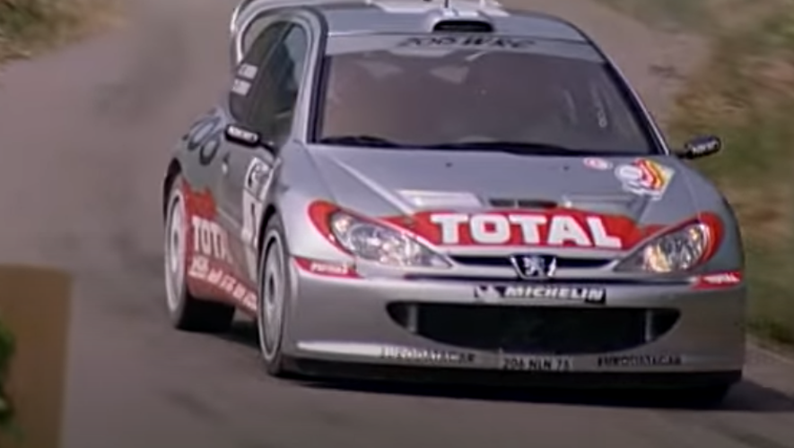 C'est un exemplaire de cette Peugeot 206 WRC que la victime voulait acquérir.