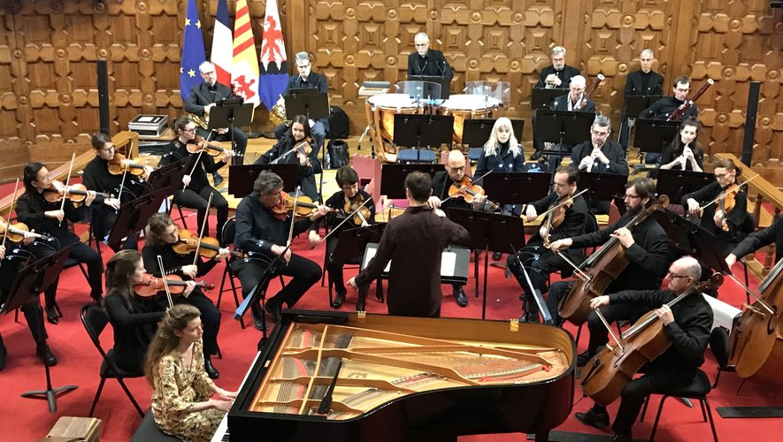 Johanna De Cloître et l’orchestre de l’opéra de Nice au concours international de piano