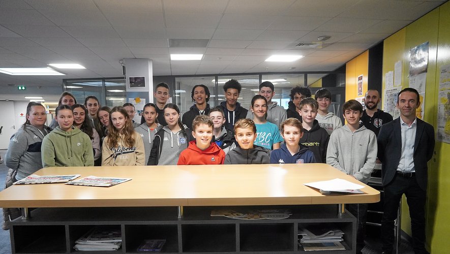 Les jeunes de l’Aveyron Basket Académie en visite dans les locaux de Centre Presse
