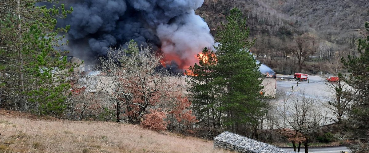 RECIT. 900 tonnes de batteries détruites à Viviez : Du jamais vu !, retour sur l'un des plus gros incendies industriels en Aveyron