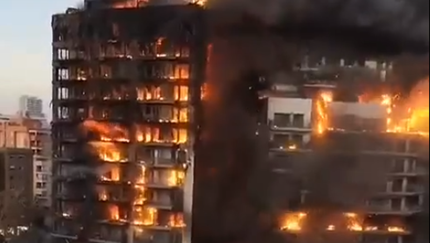 L'incendie a totalement ravagé l'immeuble de 14 étages.