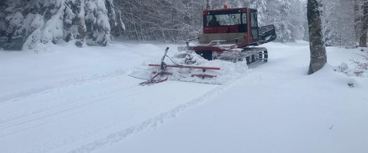 Retour de la neige en Aveyron : la station de Laguiole ouverte à 100 %, comme les pistes de ski alpin à Brameloup