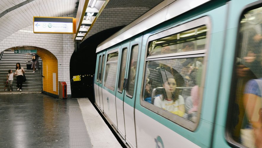 La prise en charge des personnes victimes d'un malaise va changer dans les transports en commun à Paris.