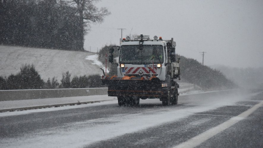 La neige complique les conditions de circulation dans le Nord Aveyron, ce vendredi 1er mars 2024.