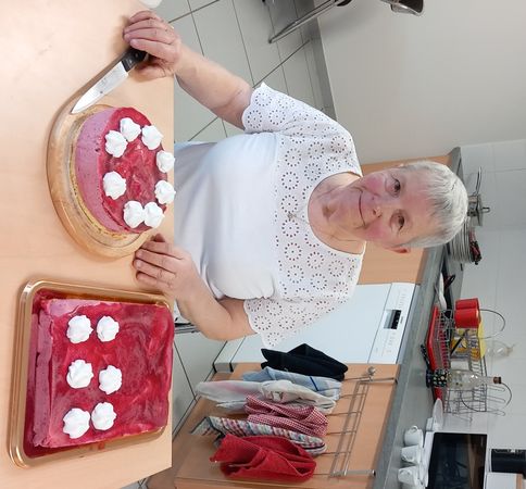 Françoise avait confectionné elle-même de gros gâteaux pour ses amis