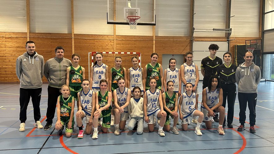 Les équipes U 13 de Saint-Geniez basket et de l’Élan Aveyron  lors de la coupe de l’Avenir.