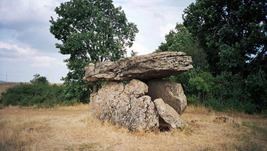 Les dolmens, premières architectures funéraires caussenardes.