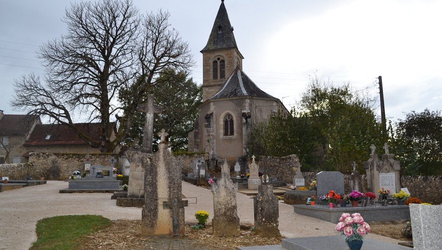 La petite église du Rey et son cimetière.