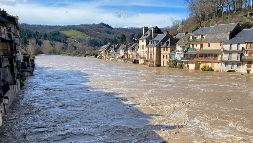 Le Lot en crue a provoqué quelques inondations, comme à Saint-Geniez-d'Olt.