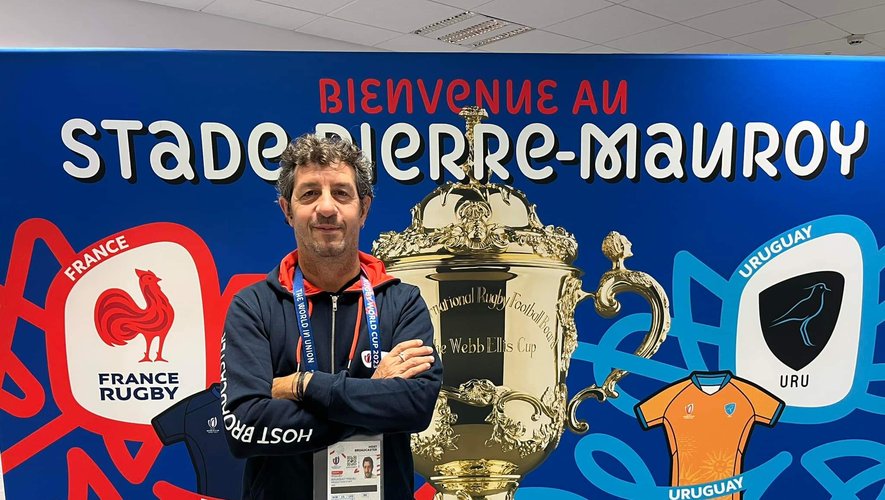 Le Villefranchois de 55 ans Miguel Bousquet  est un caméraman très demandé. Passionné de sport, ayant pratiqué le ballon rond à Villefranche-de-Rouergue  et en Espagne, cet intermittent du spectacle filme beaucoup le rugby. Par exemple la coupe du monde 2023, comme ici le match France - Uruguay à Lille.