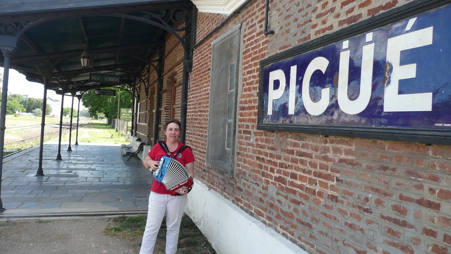 Sylvie Pullès lors d’un précédent voyage à Pigüe.