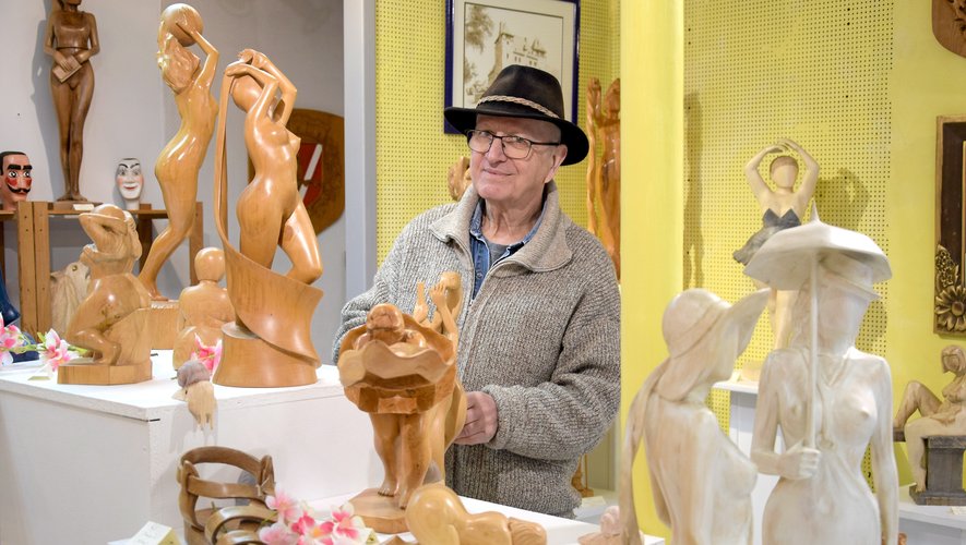 Le sculpteur entrayol passe de nombreuses heures dans son atelier boutique du tour de ville.