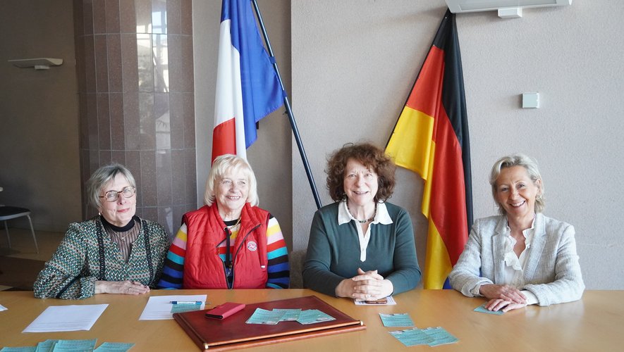 De gauche à droite, la présidente du comité de pilotage Martine Bringuier, Régine Taussat, conseillère municipale, la vice-présidente du comité Sylvie Saint-Fleuret et la directrice pédagogique et artistique du conservatoire de l’Aveyron Marie-Amélie Moreau.