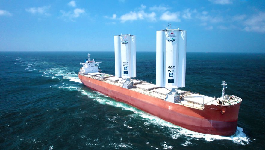 Le Pyxis Ocean économise aujourd'hui environ 14% de carburant grâce à l'utilisation de deux grandes voiles solides.