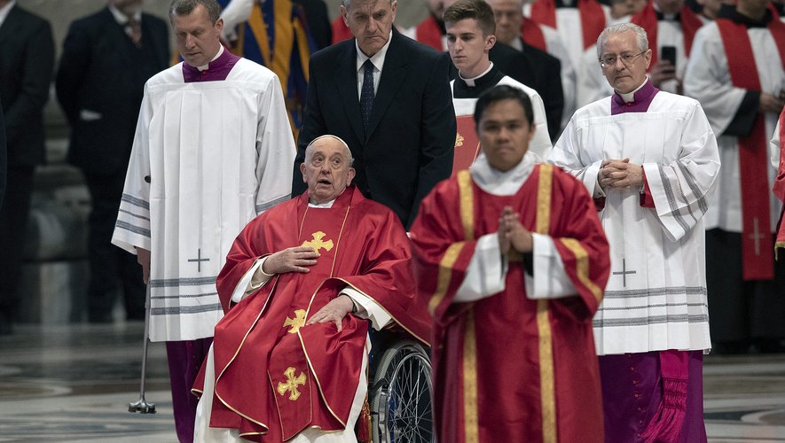 Ce dimanche 31 mars, le pape François doit, normalement, présider la messe de Pâques organisée sur la place Saint-Pierre de Rome.