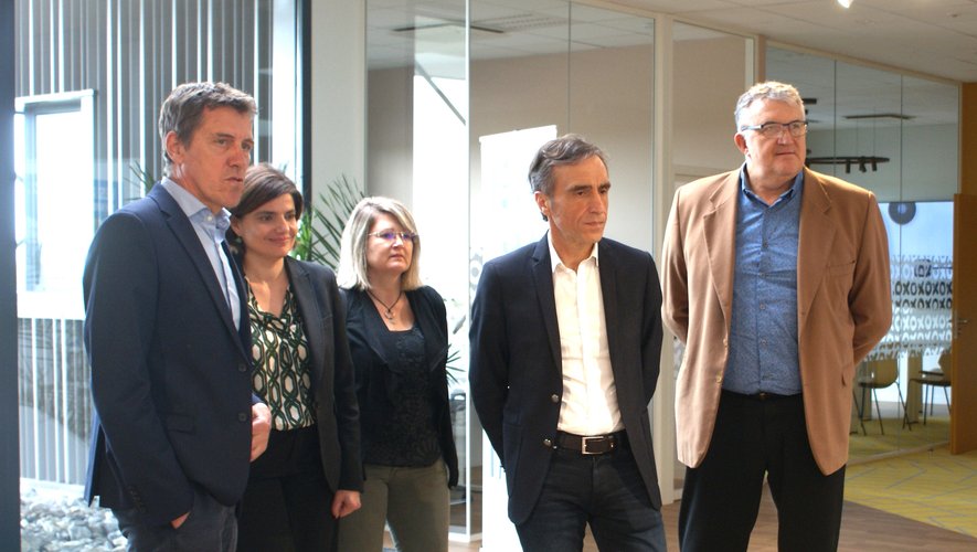 Le président Arnaud Viala, accompagné des conseillers Virginie Firminet Jacques Barbezange, avec Jean-Rémi Bergounhe.