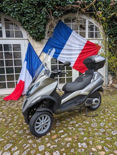 Le trois-roues mythique de François Hollande sera en vente aux enchères le 26 mai.