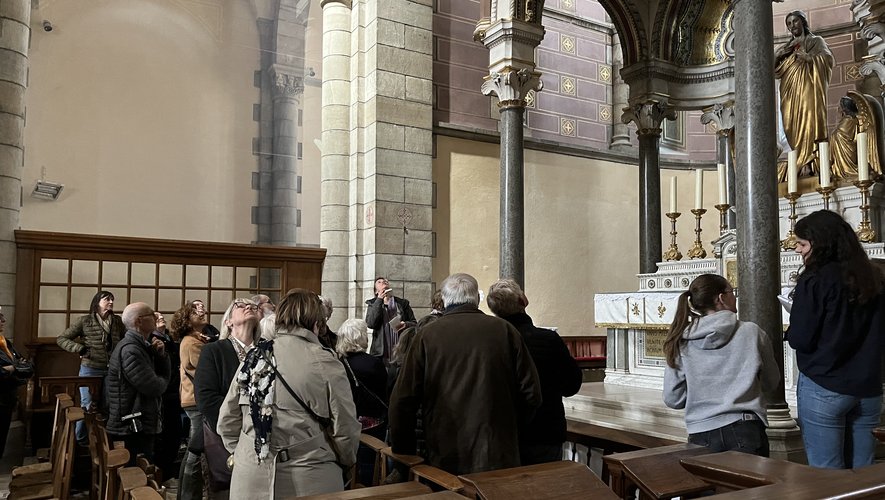 Lors d'une visite guidée de l’église du Sacré-Cœur à Rodez.