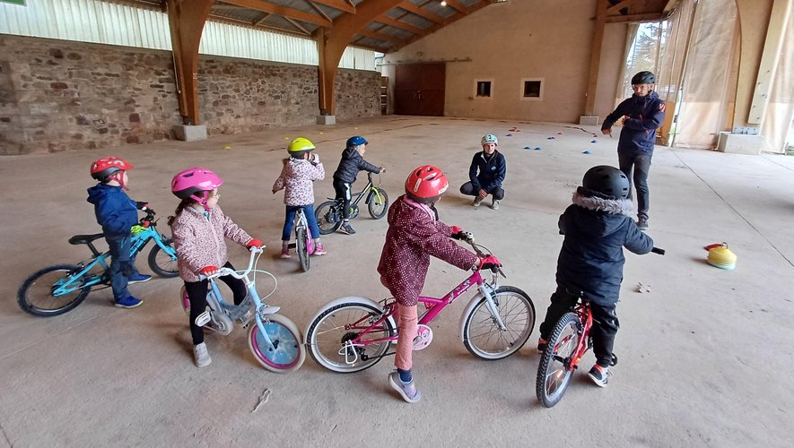 Objectif : mieux maîtriser son vélo pour ces enfants de la "vélo-école".