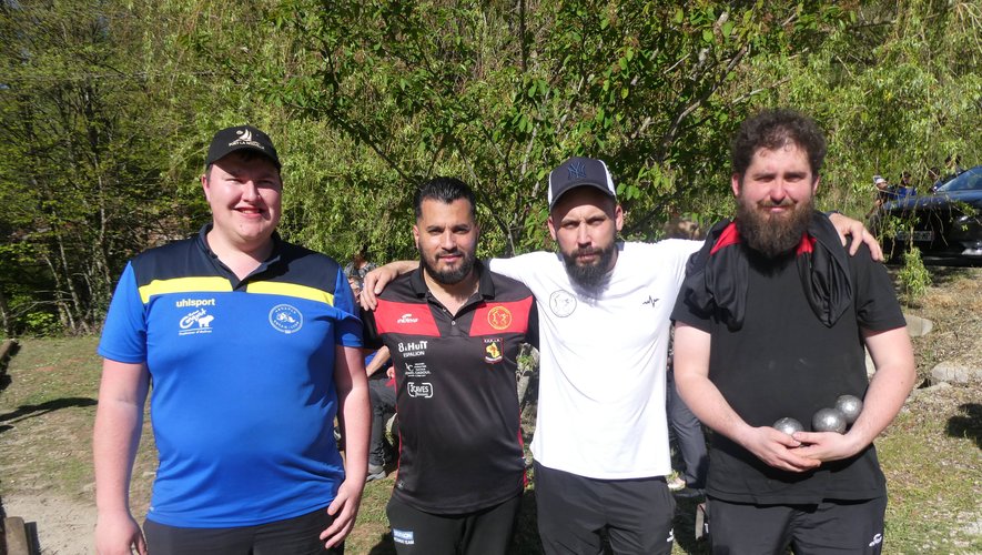 Quatre des joueurs du district qui ont participé à la finale à La Besse : Samuel Santos, Dorian Théry, Florent Malletet Guillaume Petitfrère.