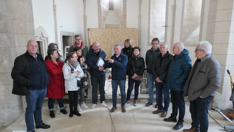 Les élus autour de Stéphane Baudouin et du maire Jean-Philippe Sadoul  à l’intérieur de l’église.