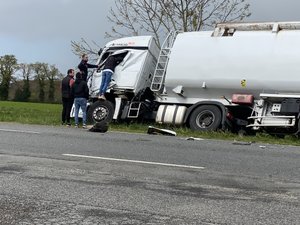 Aveyron : accident entre deux poids lourds sur la RD 888, un chauffeur désincarcéré, la circulation est alternée