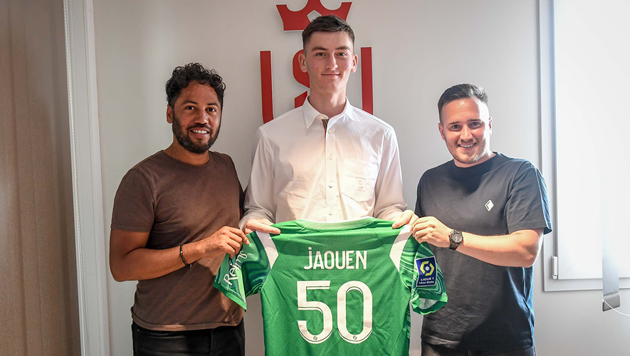 Ewen Jaouen, Rémois depuis l’été 2023, pourrait être officiellement prêté par Reims ce vendredi et débuter titulaire face à l’AJA dans le but ruthénois le lendemain.