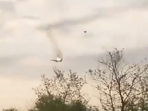VIDÉO. Guerre en Ukraine : un bombardier russe s'écrase après le lancement de missiles, les images saisissantes du crash